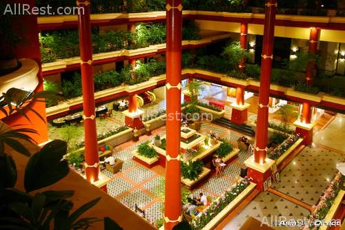 Kata Beach Resort & Spa 9